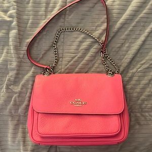 Coach Klare 25 in silver/petunia.